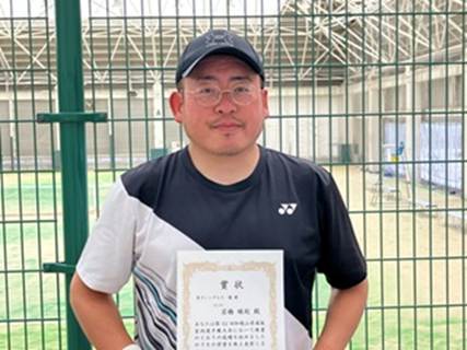 �t�F���X�̑O�ɗ����Ă���j��

AI �����R���e���c�͌����܂މ\��������܂��B